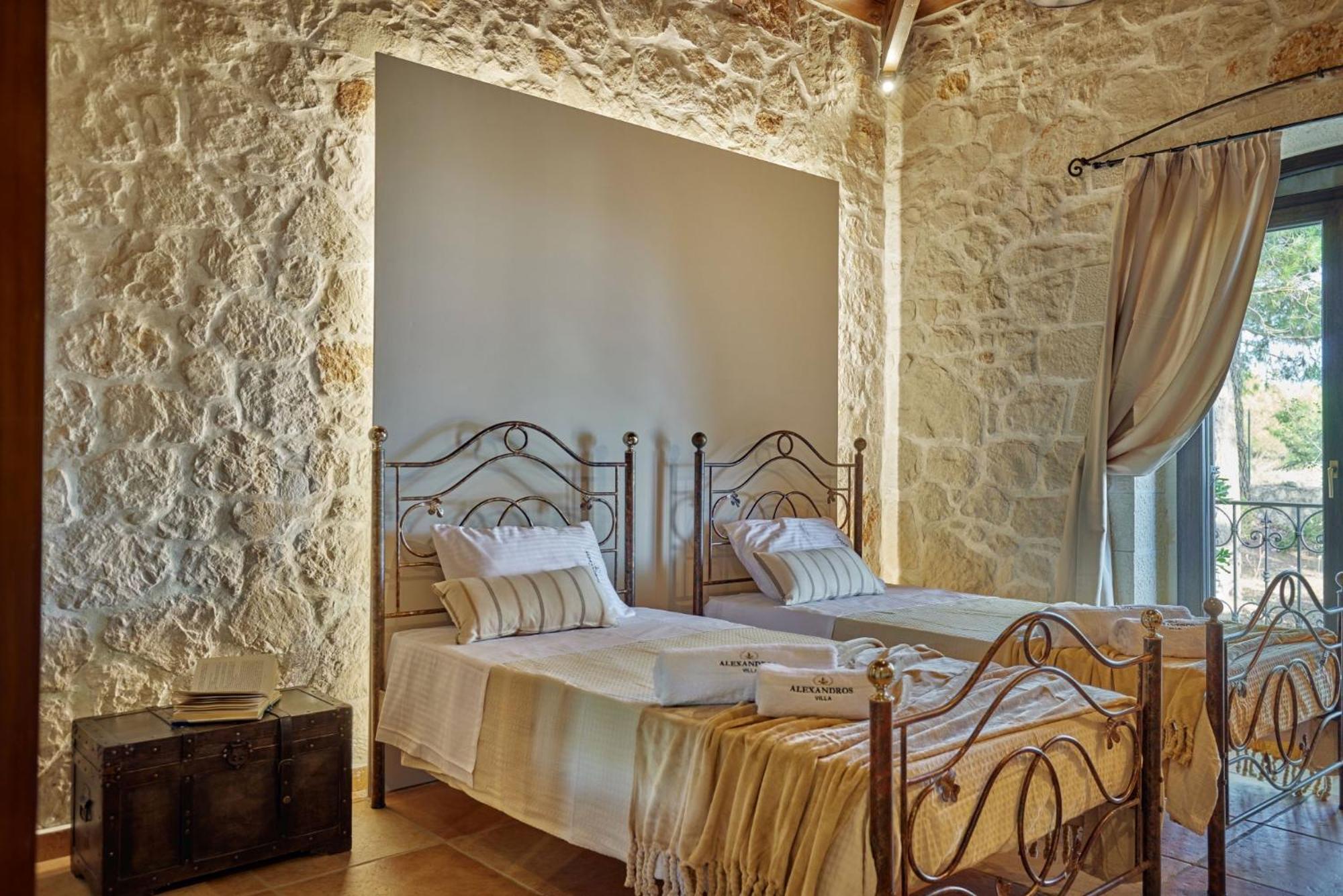 Villa Alexandros Agios Nikolaos  Exteriör bild