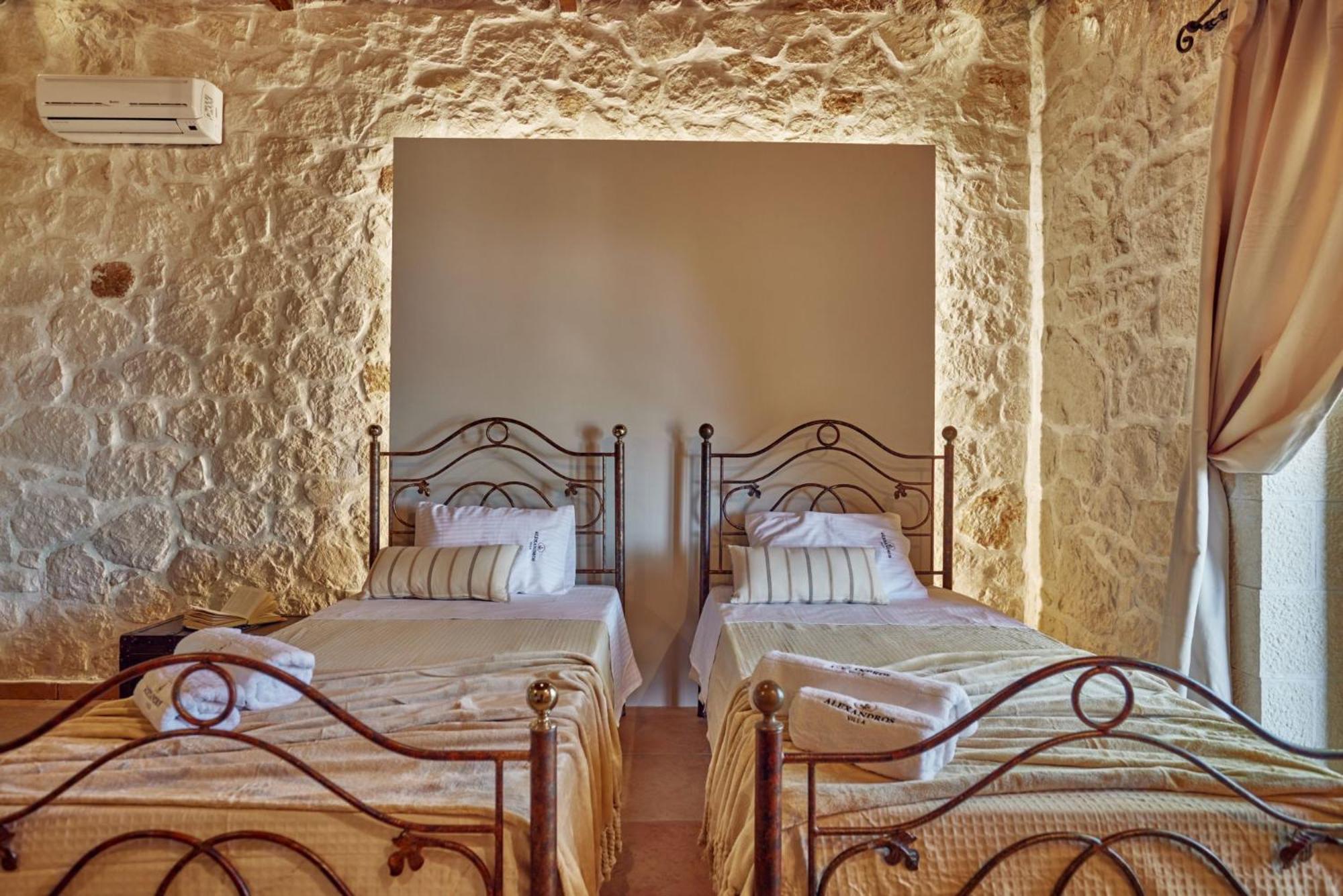 Villa Alexandros Agios Nikolaos  Exteriör bild
